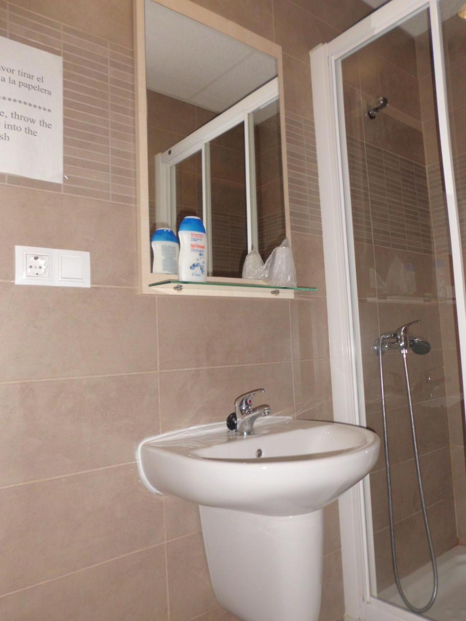 Hostal Abastos Valencia Luaran gambar